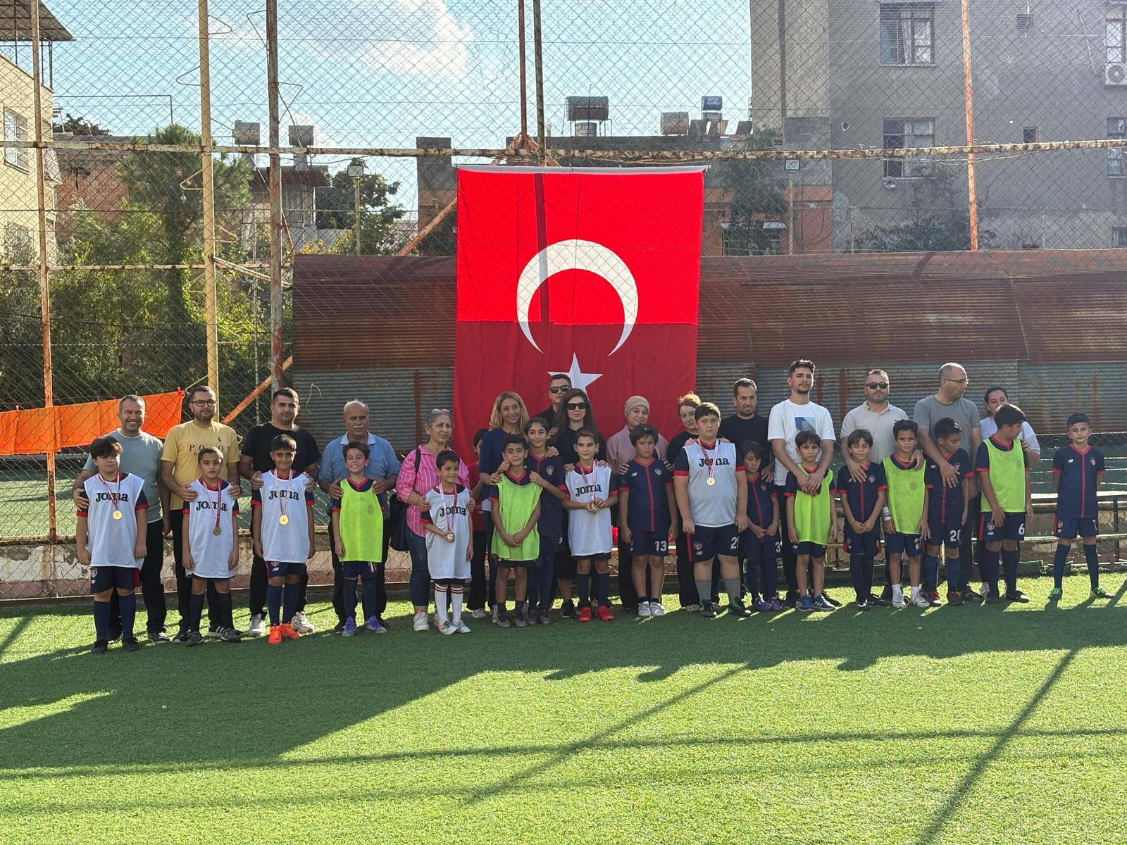 Şampiyon Çocuk FK galeri fotoğrafı 3